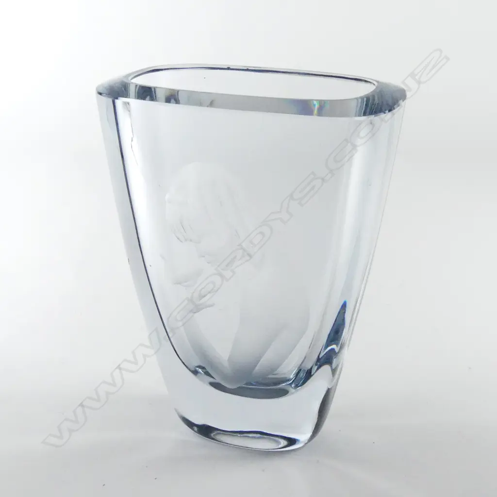 A Swedish Strombergshyttan crystal vase Image 1++
