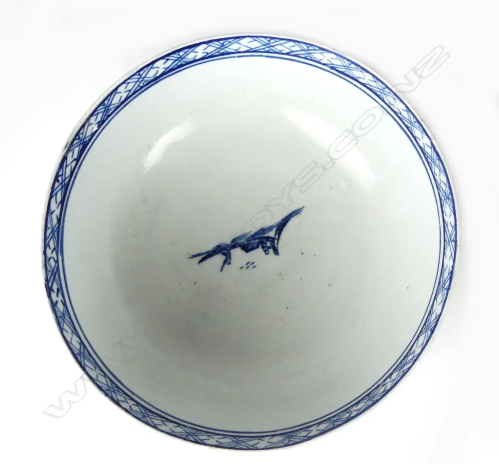 An 18thC Liverpool porcelain bowl Image 1++