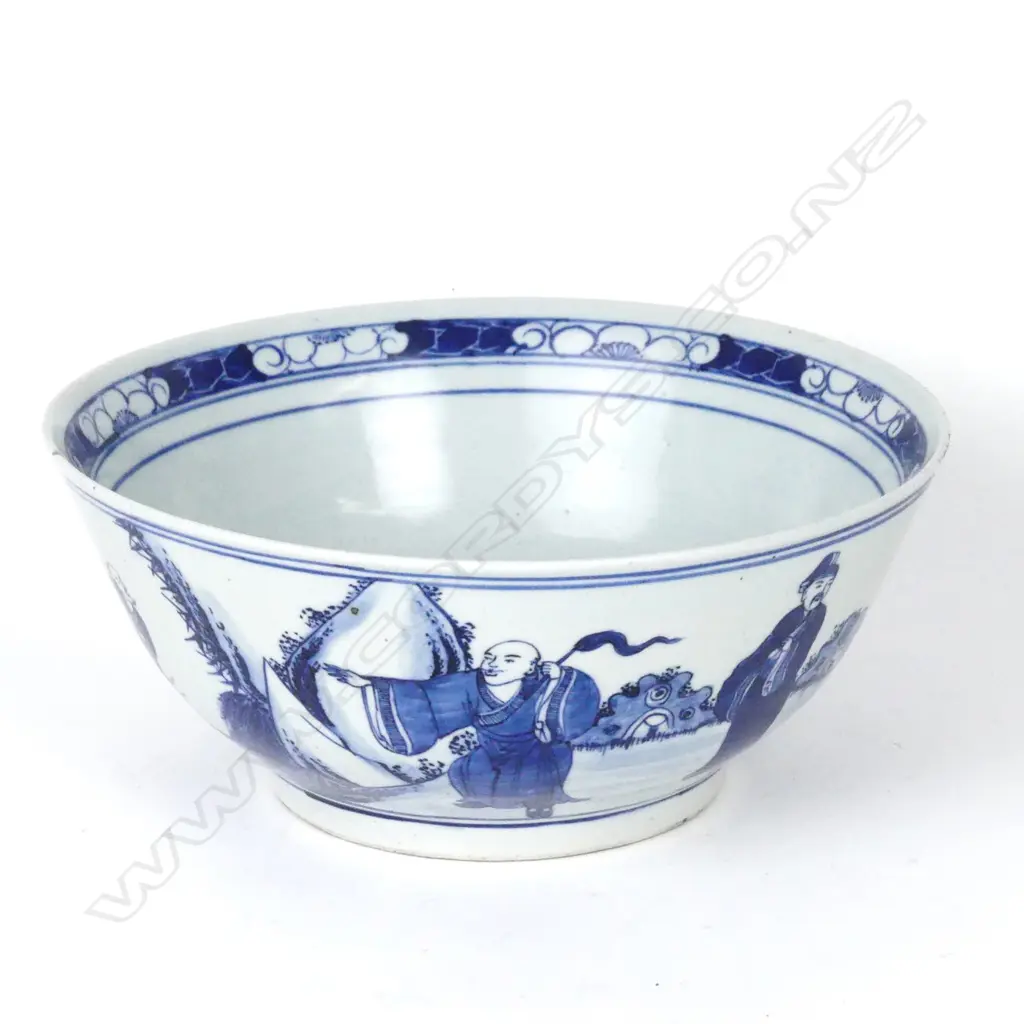 A large Chinese Imperial porcelain bowl Image 1++