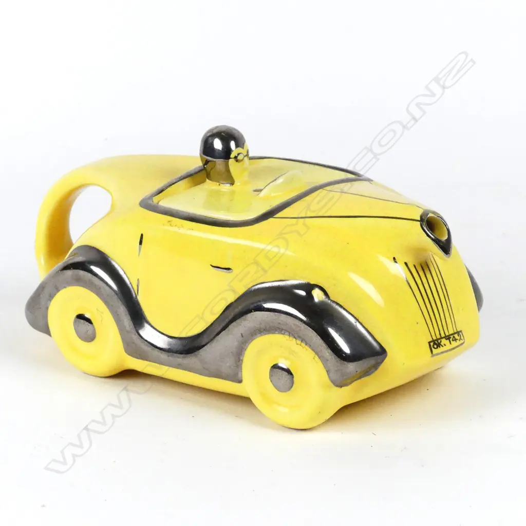A Sadler yellow glazed 'T42' Art Deco car teapot Image 1++