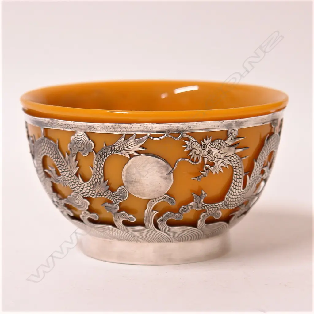An early 20thC Chinese silver and Peking glass lined bowl Image 1++