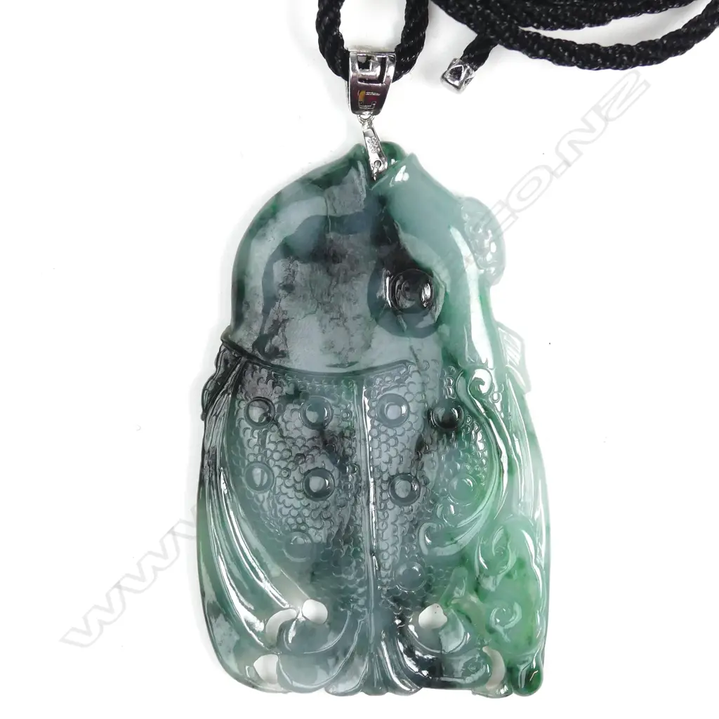 A Chinese carved jadeite large pendant Image 1++
