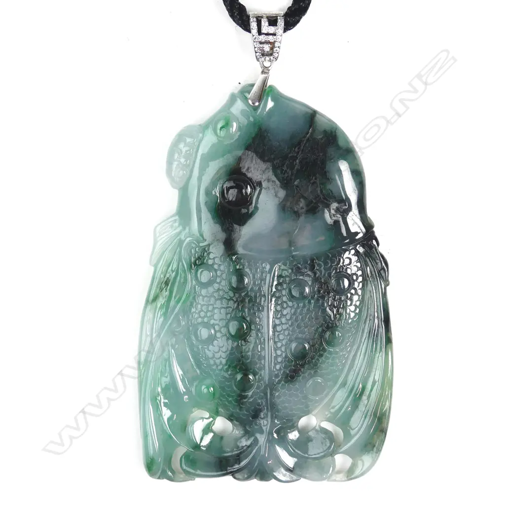 A Chinese carved jadeite large pendant Image 1++