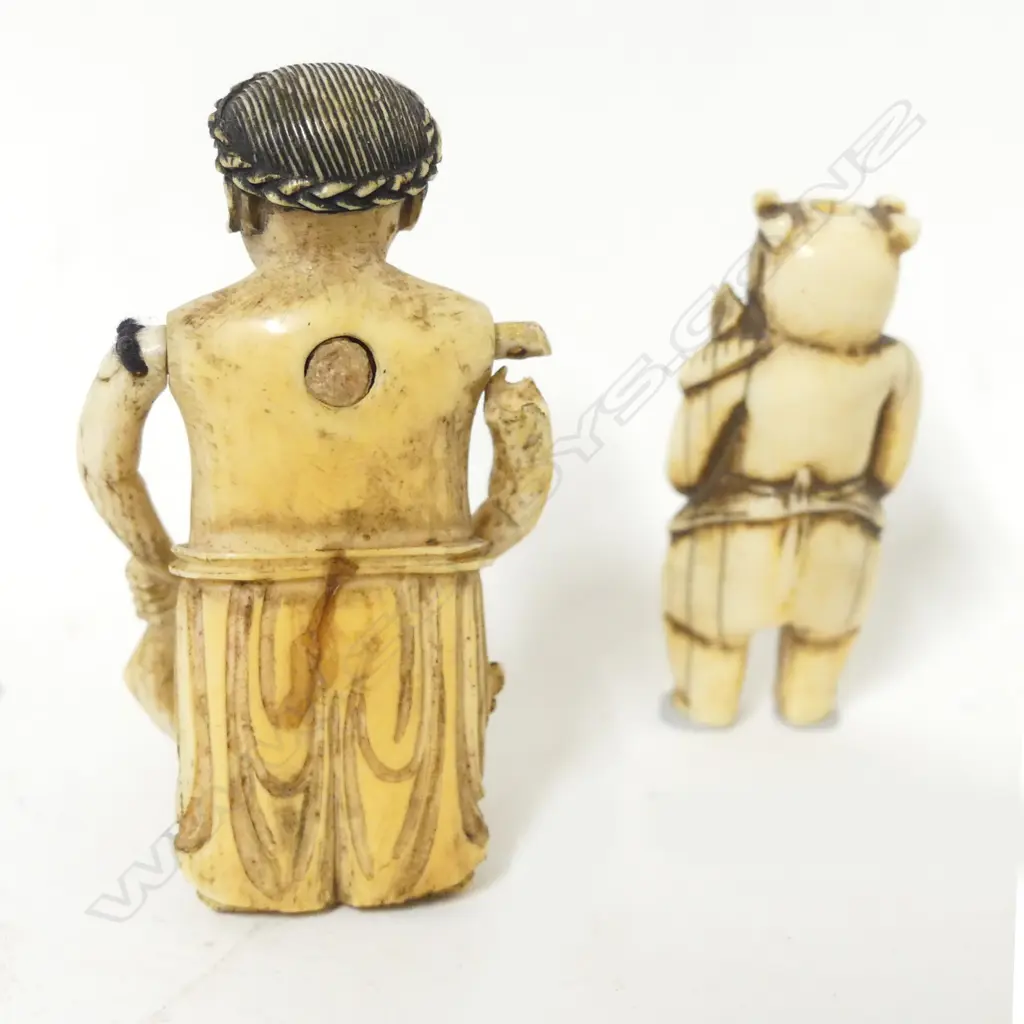 Two small Chinese ivory figures Image 1++