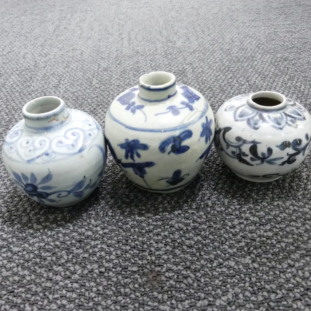 Three Chinese small jars Image 1++