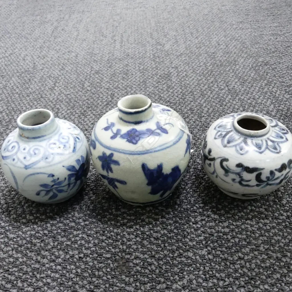 Three Chinese small jars Image 1++