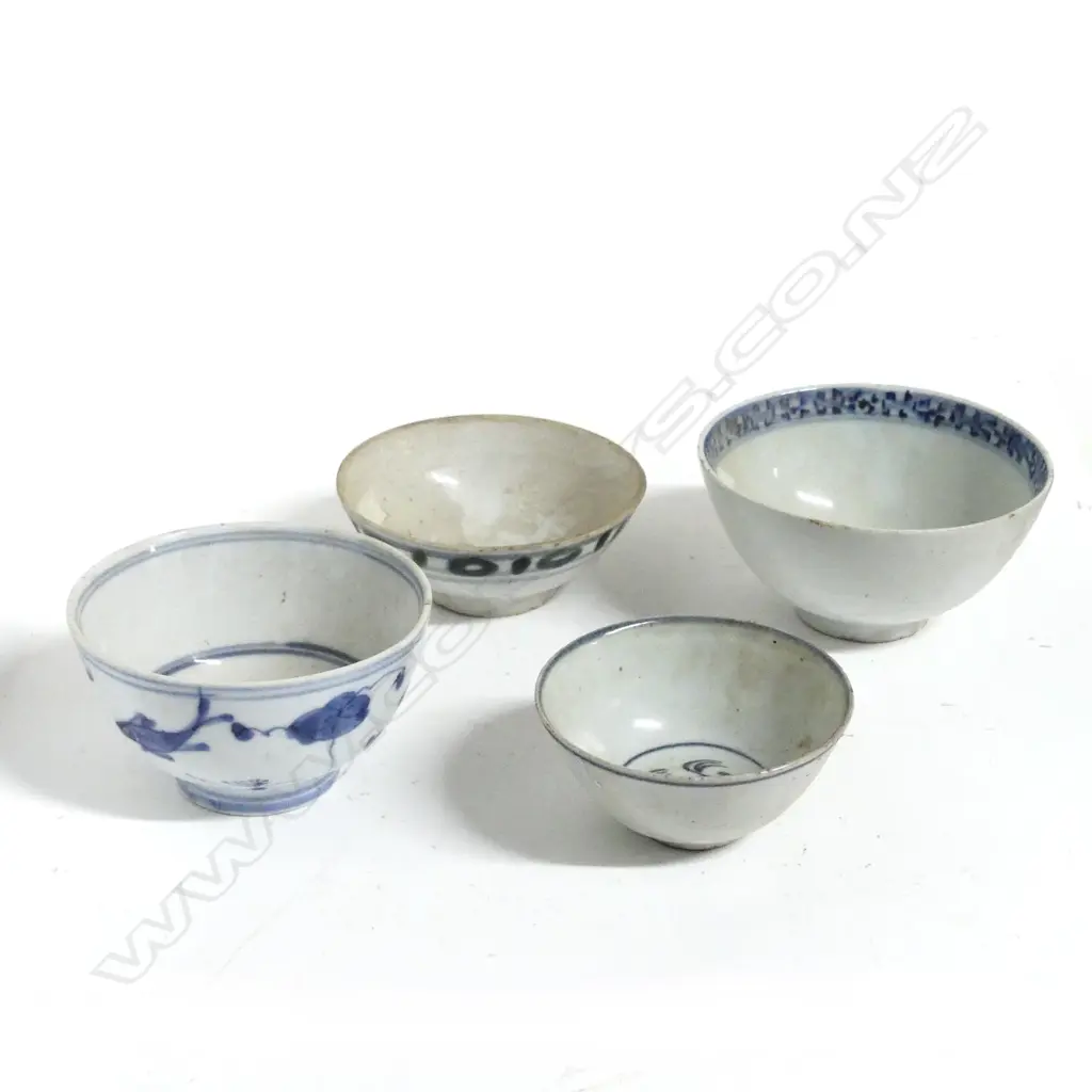 Four Chinese small bowls Image 1++