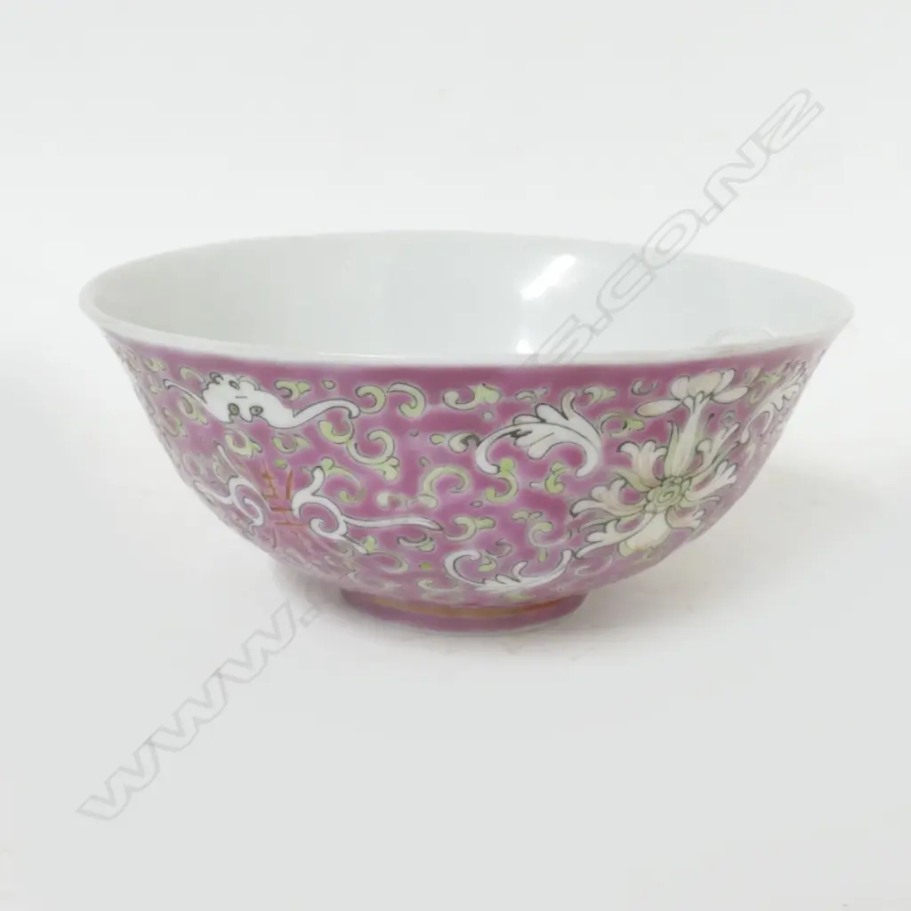 An Imperial porcelain rice bowl Image 1++