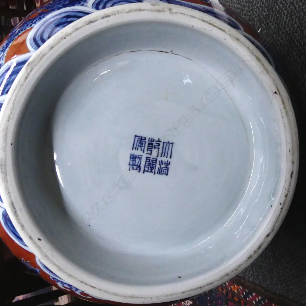 A pair of massive mirror matched Chinese porcelain vases Image 1++