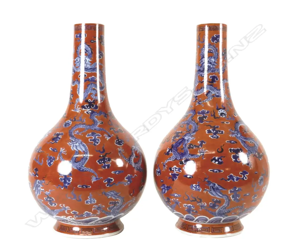 A pair of massive mirror matched Chinese porcelain vases Image 1++