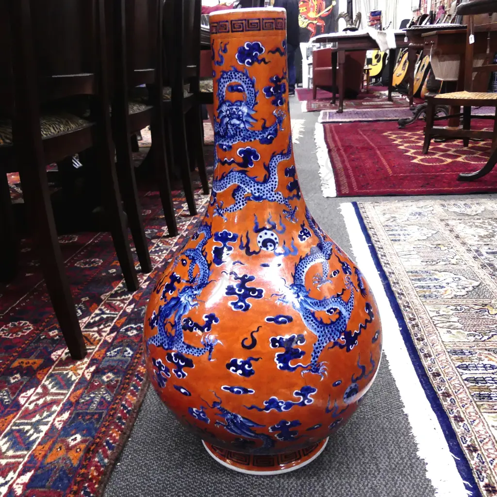 A pair of massive mirror matched Chinese porcelain vases Image 1++