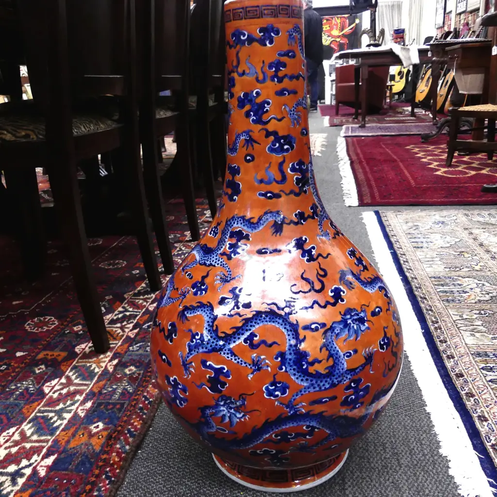 A pair of massive mirror matched Chinese porcelain vases Image 1++