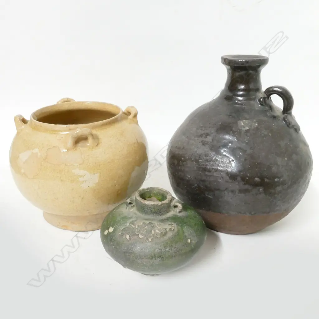 A Chinese pottery jar; a ewer and a small jarlet Image 1++