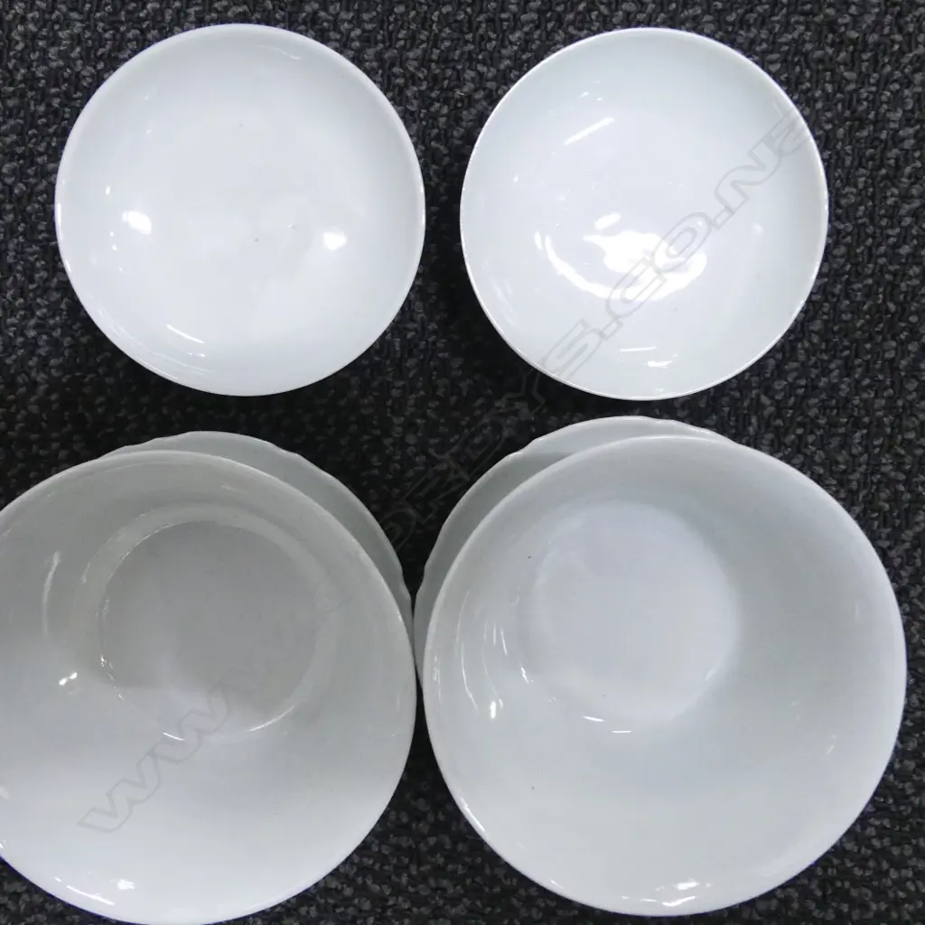 A pair of good old Chinese lustrous porcelain lidded tea bowls on saucers Image 1++