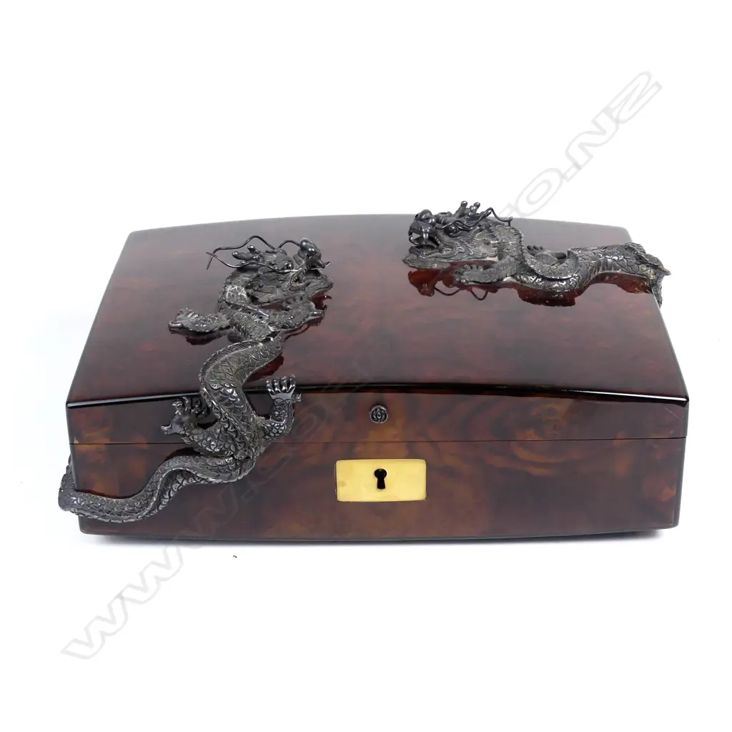 An exceptional quality cigar humidor Image 1++