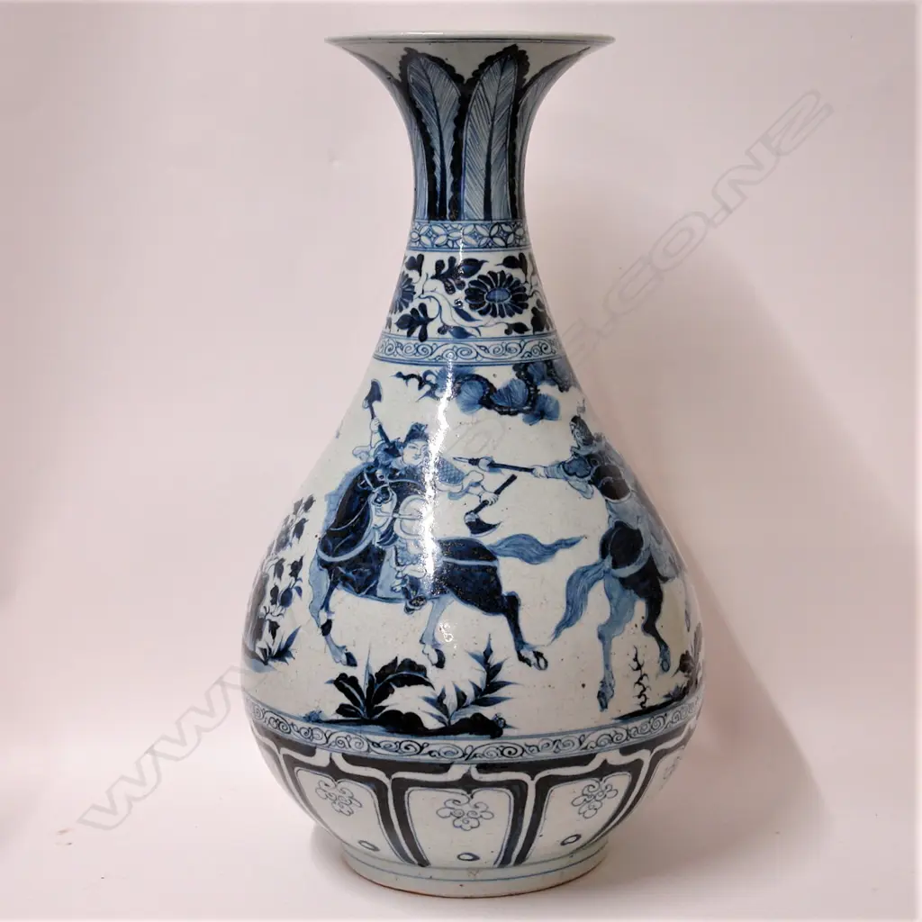 A Chinese large baluster blue and white vase Image 1++