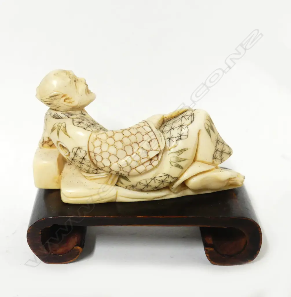 A Japanese ivory okimono Image 1++