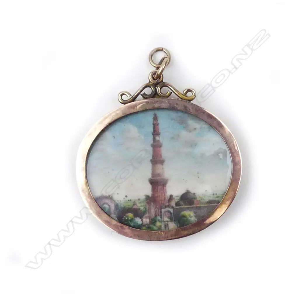 A 9ct rose gold and ivory pendant Image 1++