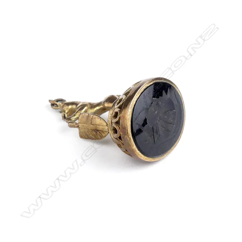 A 9ct gold fob seal Image 1++
