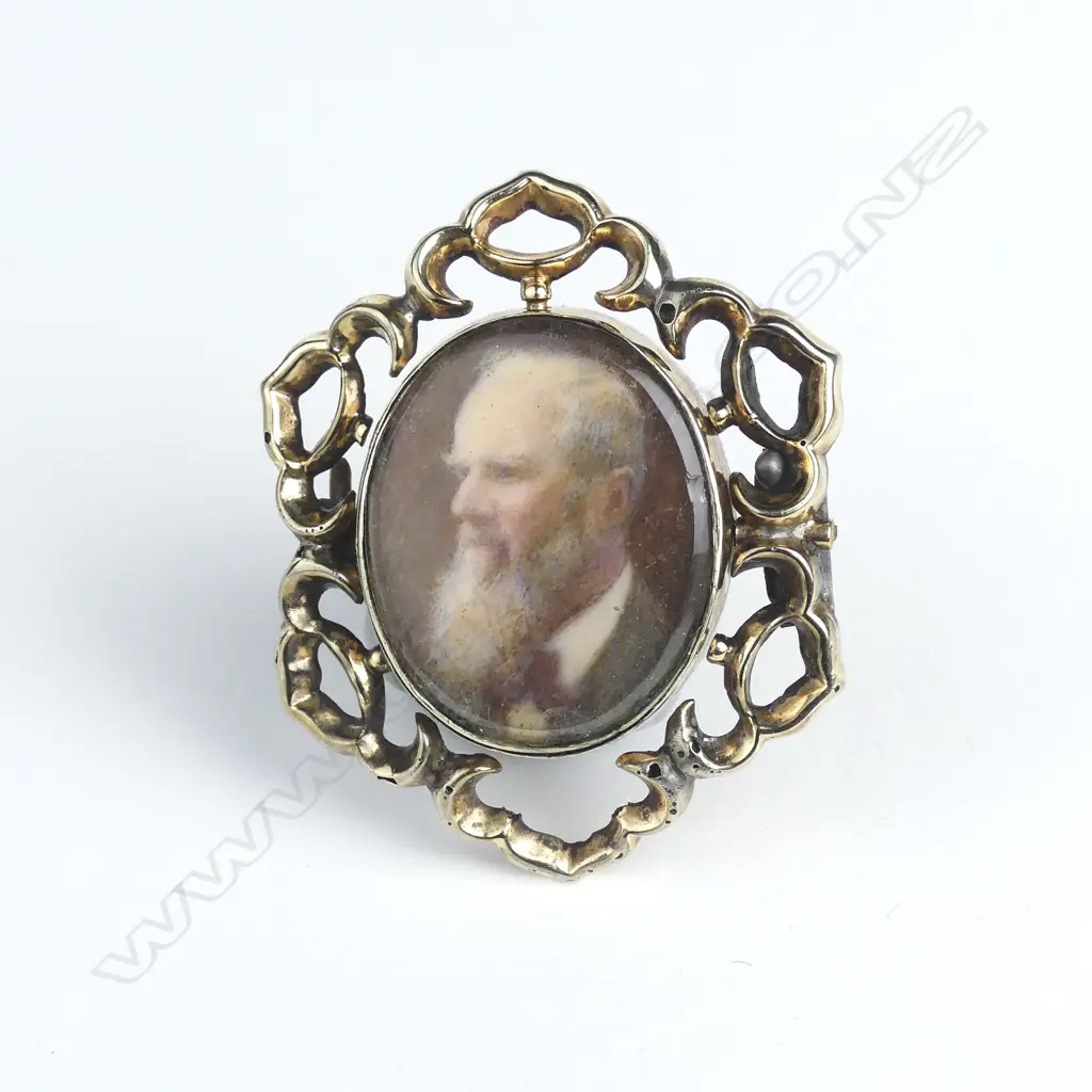 A Victorian hand-painted portrait miniature brooch Image 1++
