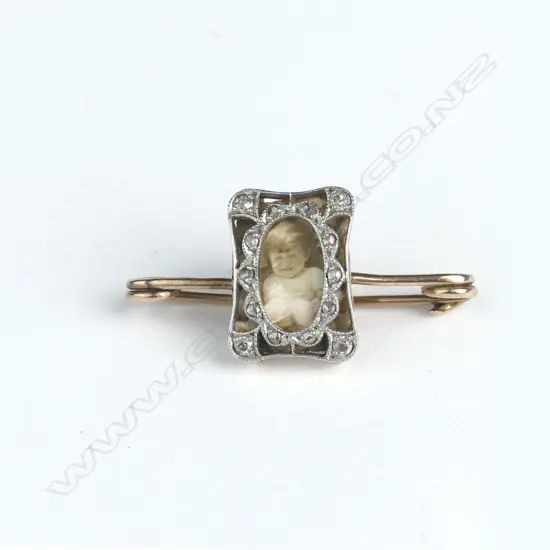 An Edwardian diamond set gold miniature photo frame brooch