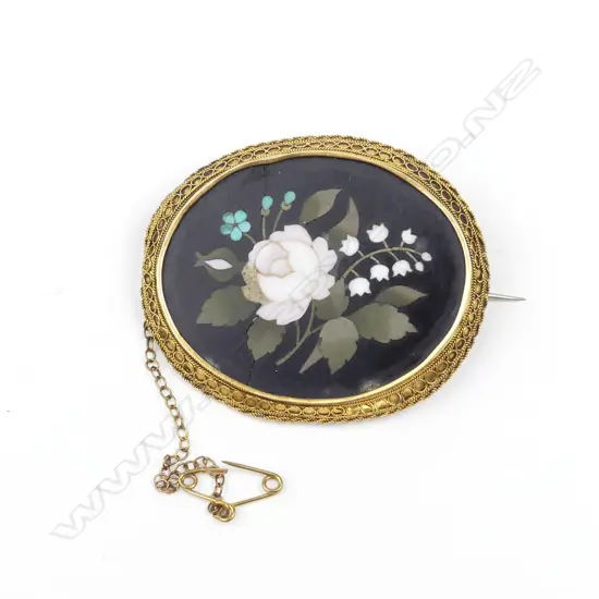 An 18ct gold and pietra dura brooch