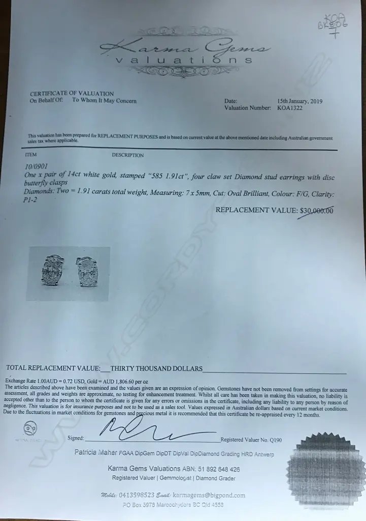 A pair of 14ct white gold and diamond stud earrings Image 1++