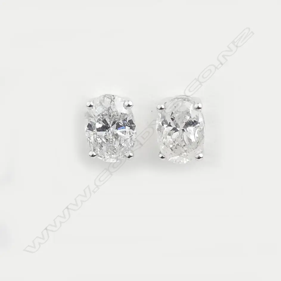 A pair of 14ct white gold and diamond stud earrings Image 1++