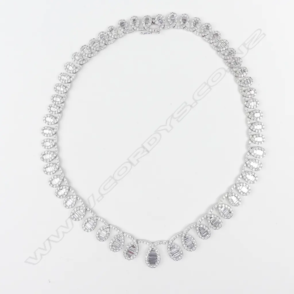 A magnificent modern diamond necklace Image 1++