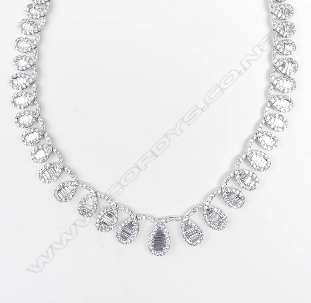 A magnificent modern diamond necklace Image 1++