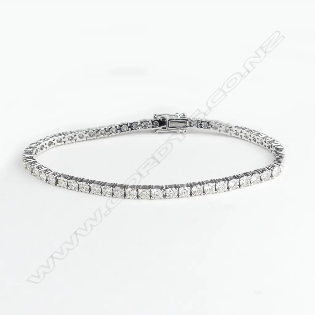 A 14ct white gold diamond tennis bracelet Image 1++