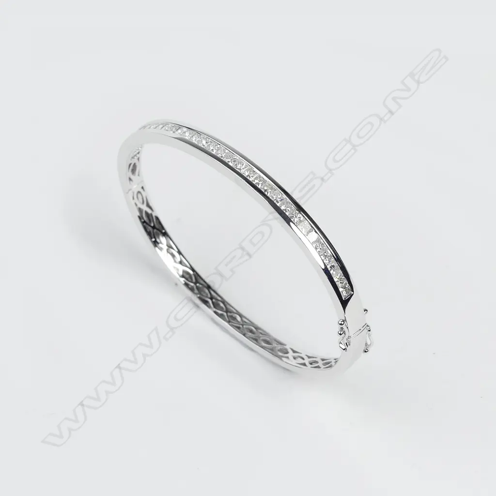 An 18ct. white gold diamond set hinged bangle Image 1++