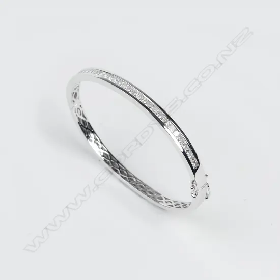 An 18ct. white gold diamond set hinged bangle