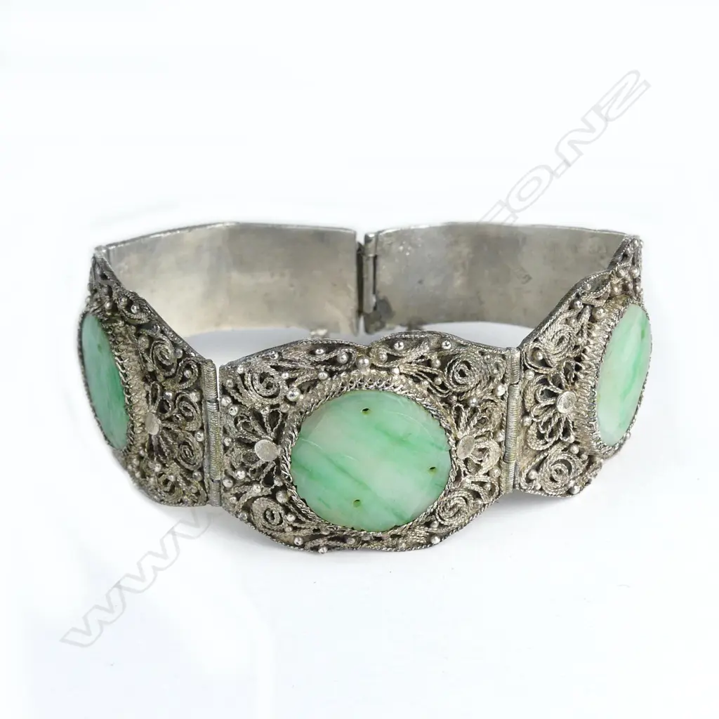 A mid-20thC Chinese filigree silver and jadeite panelled bracelet Image 1++