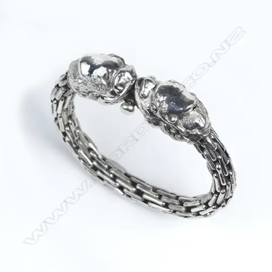 An eastern silver dragon headed bracelet