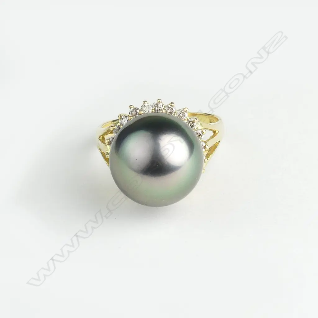 An 18ct gold Tahitian black pearl and diamond ring Image 1++