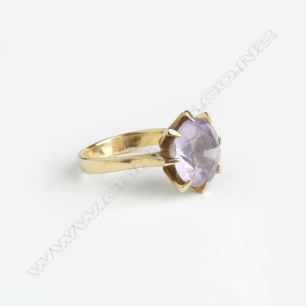 A 9ct gold retro and amethyst ring Image 1++