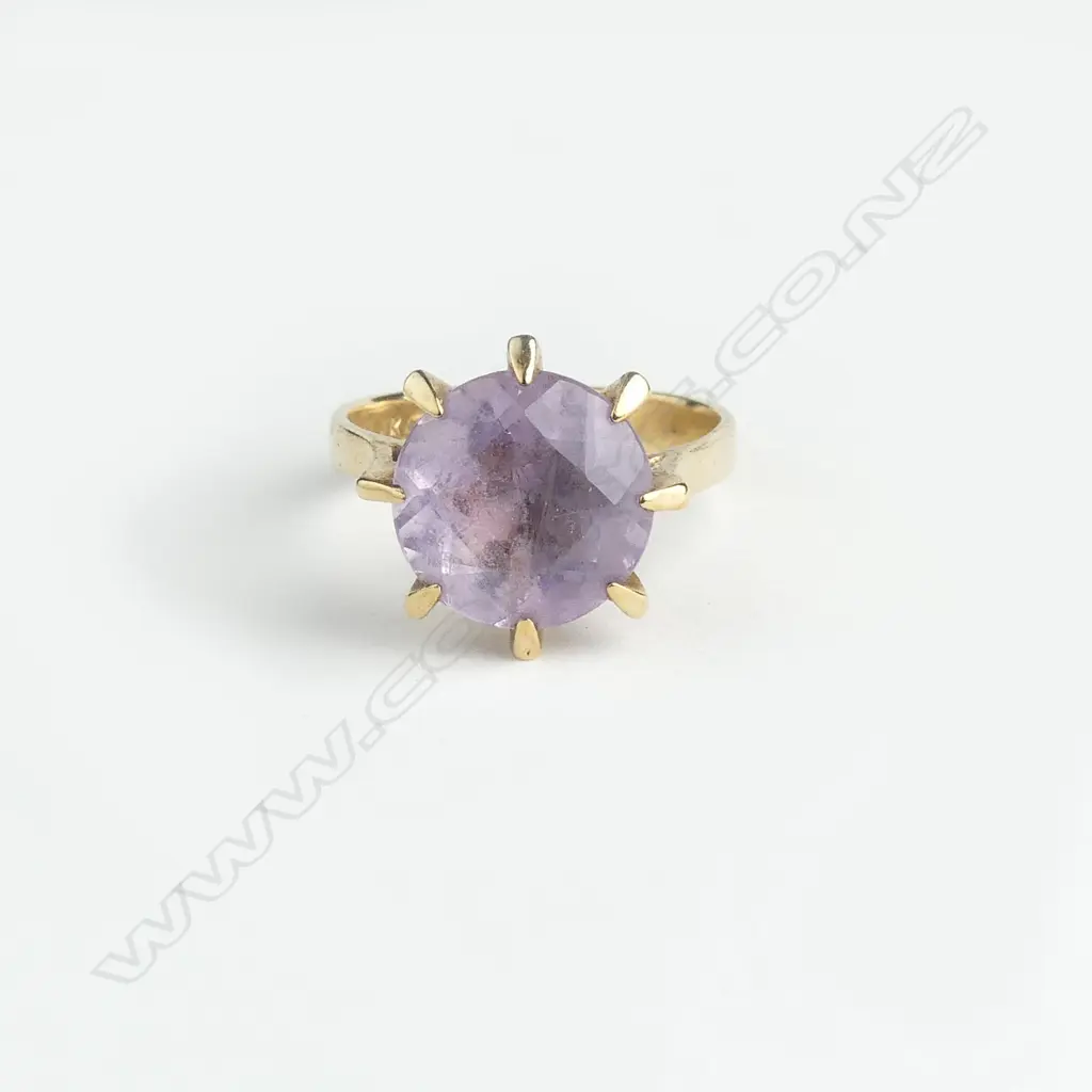 A 9ct gold retro and amethyst ring Image 1++