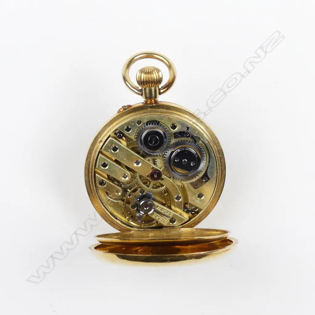 A lady’s 18ct gold hunter pocket watch Image 1++