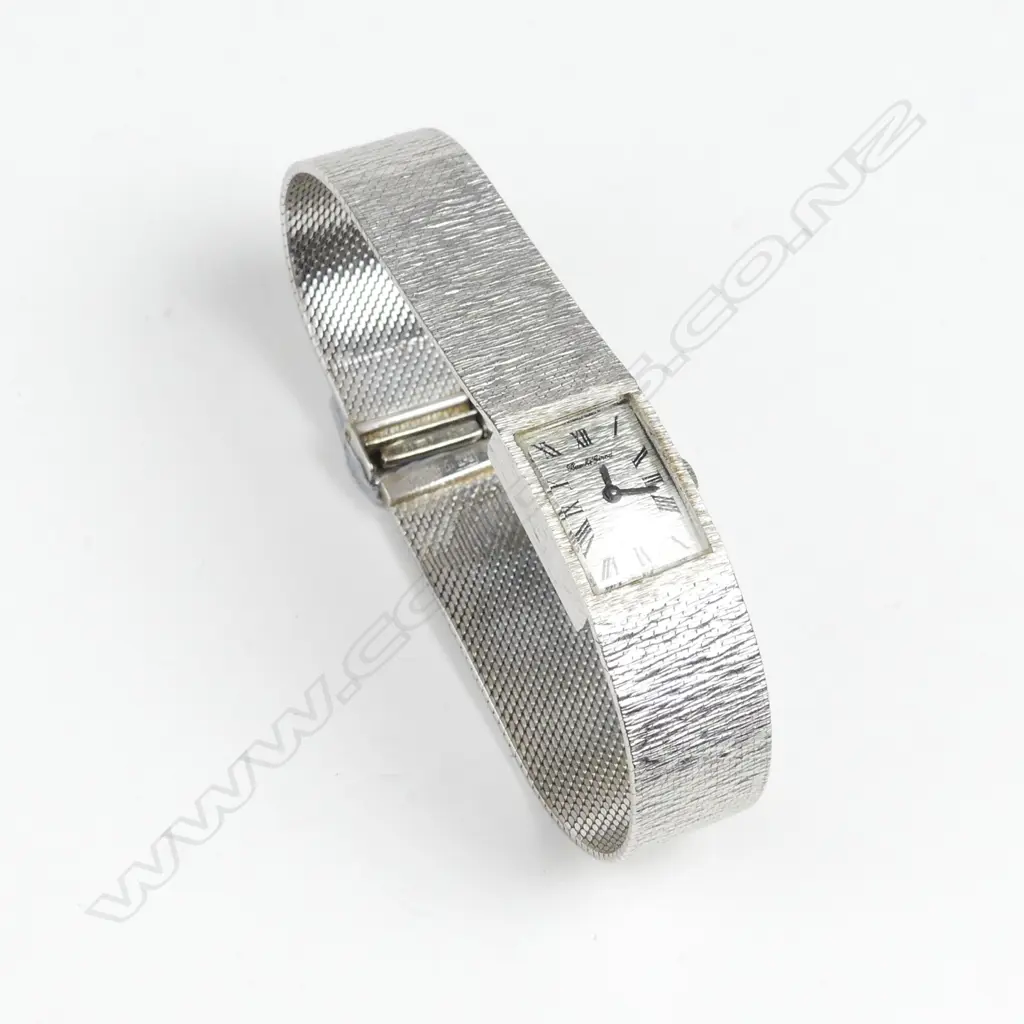 A vintage 9ct white gold Bueche Girod lady’s wristwatch Image 1++
