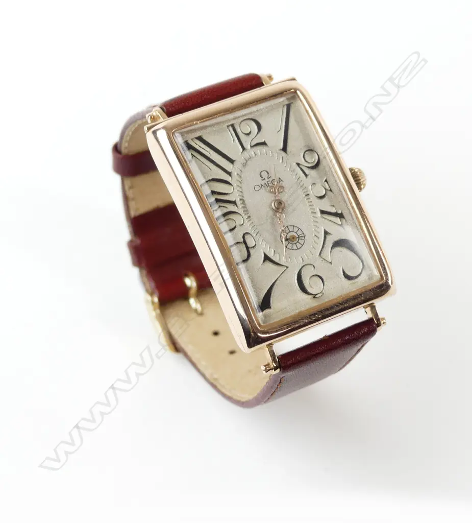 An Omega 14K rose gold cased gent's Art Deco wristwatch Image 1++