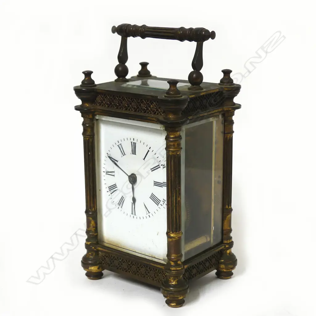 A 19thC French brass cased carriage clock Image 1++