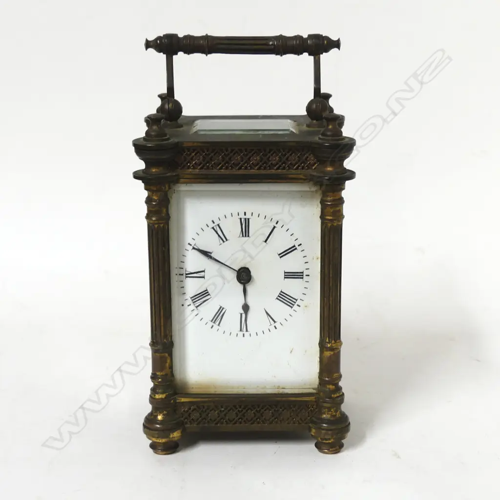 A 19thC French brass cased carriage clock Image 1++