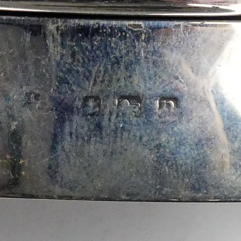 A silver small lidded ring box Image 1++