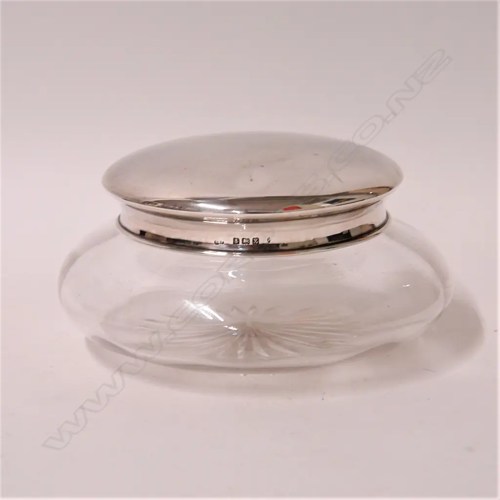 A 1920s large silver topped cut glass vanity jar Image 1++