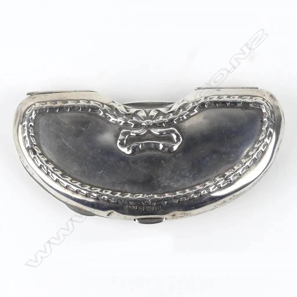 An Edwardian silver spectacle case Image 1++