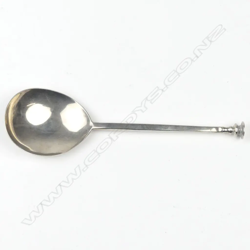 A George II bottom marked seal top silver spoon Image 1++