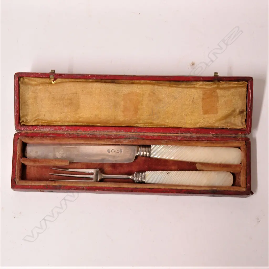 An uncommon George III travelling silver and mother-of-pearl knife and fork Image 1++