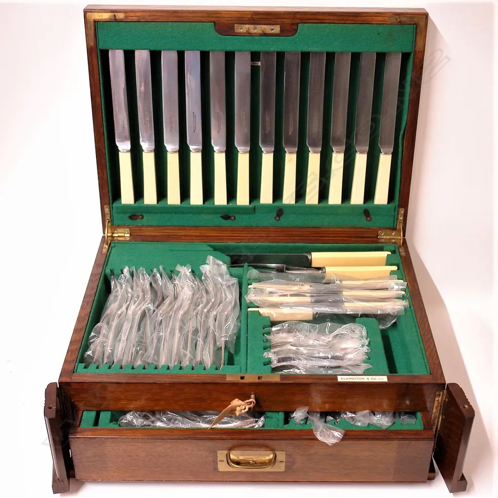 An early 20thC Elkington & Co. Ltd 12-person silver plate canteen of cutlery Image 1++
