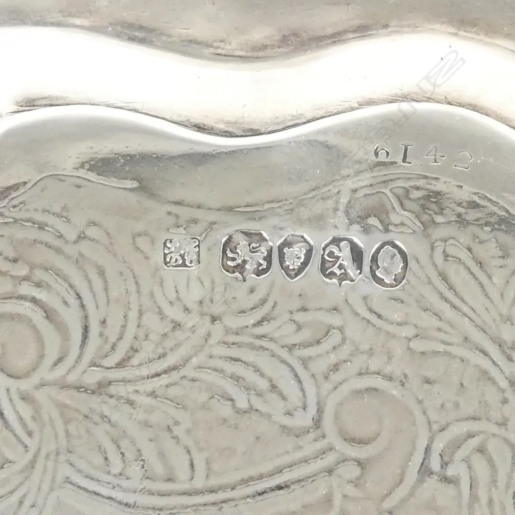 A Wm. IV silver salver Image 1++